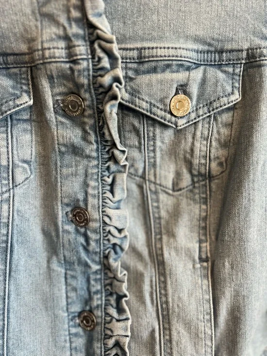 White House Black Market Denim Jacket  size 6 Ruffle Front Light Wash Stretch - Picture 3 of 9